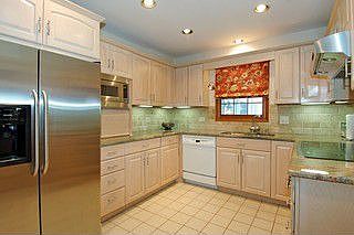 3rd image of 4241 Oaksbury Ln