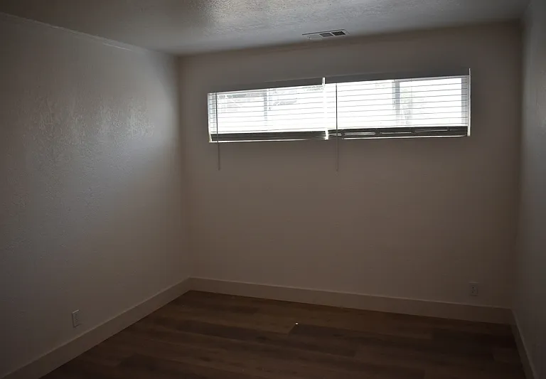 1720 Bessie Ave — Photo 13