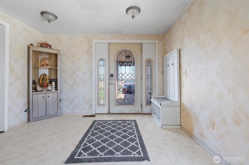 5th image of 411 N Wahl