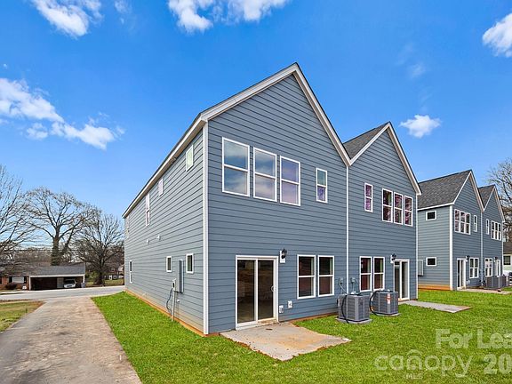 2nd image of 333 N Hoskins Rd