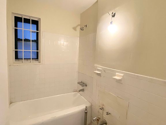 5th image of 149-35 Northern Blvd #1