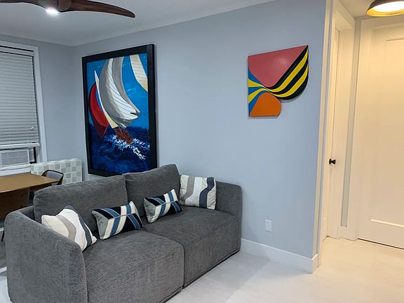 4th image of 828 Gerard Ave APT 1D