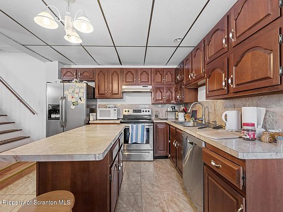 3rd image of 812 Old St