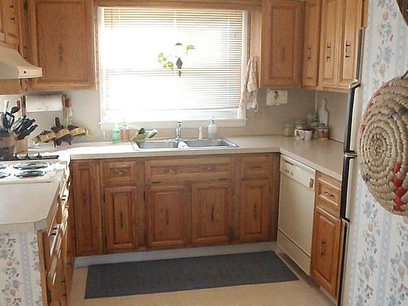 Fully applianced Kitchen