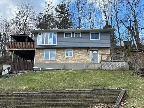 22 Dundonald Rd, Cambridge, ON N1S 3H3