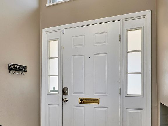 Entryway - convenient mailslot