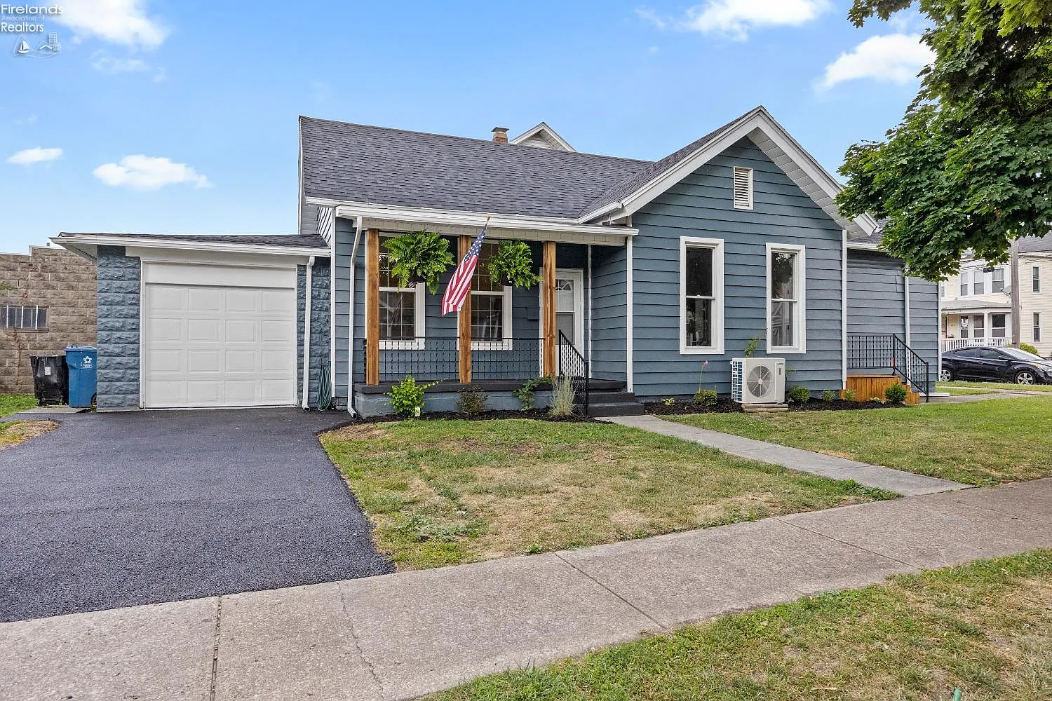 418 Tyler St photo 1