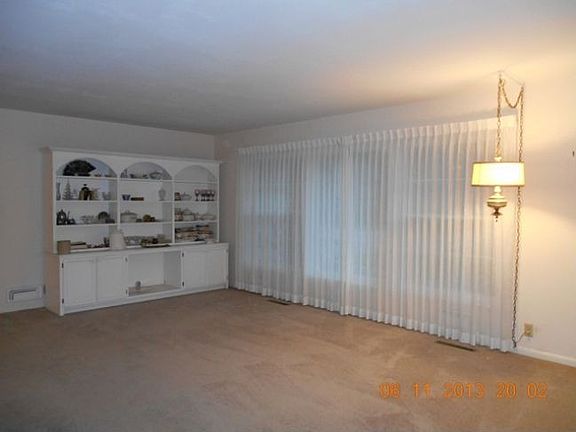 4th image of 240 Woodland Dr
