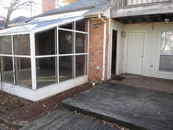 3rd image of 4611 Oak Club Dr