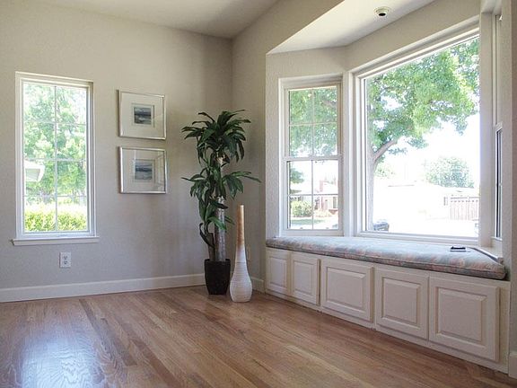 5th image of 1140 Parkington Ave
