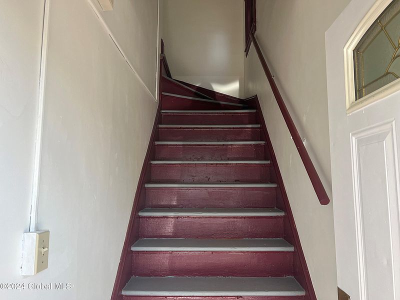 3rd image of 35 Fehr Avenue