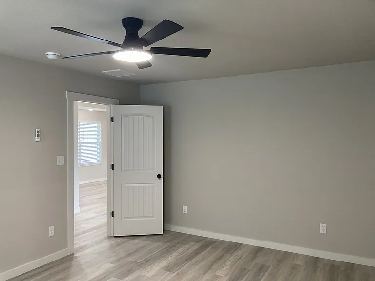 10423 Preston Ct — Photo 4