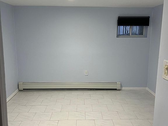 5th image of 8016 153rd Ave Floor Basement