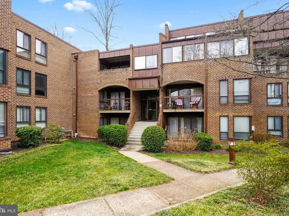 11224 Chestnut Grove Sq APT 327, Reston, VA 20190