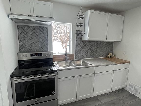 2nd image of 1321 N Prairie Ave
