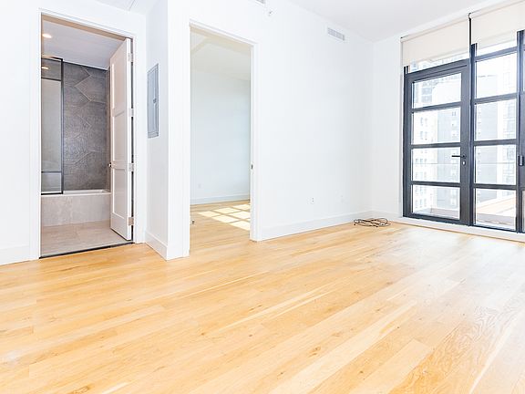 3rd image of 41-21 28th St #10R