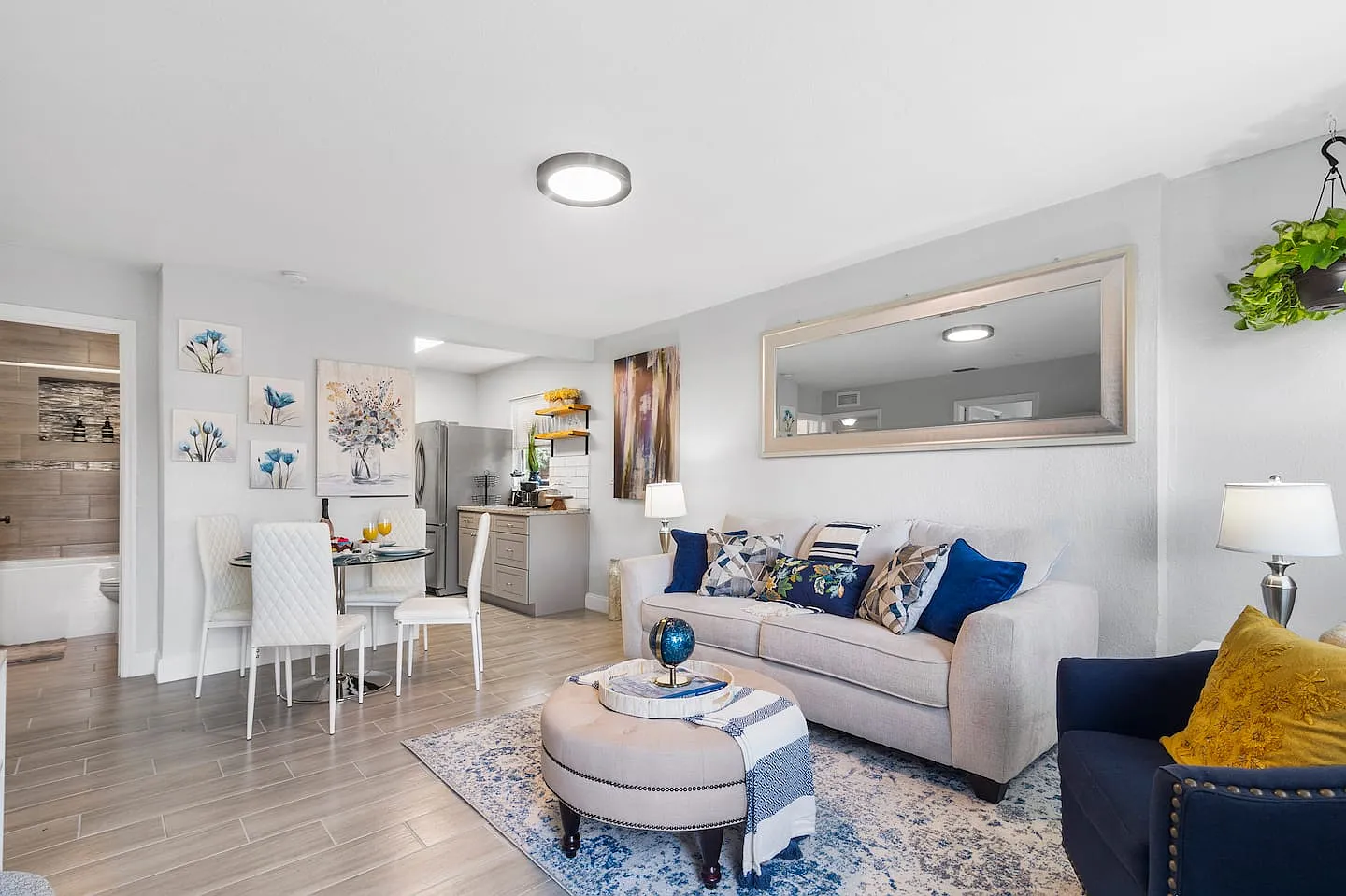 2 bed, 650 sqft, $2,500 — Photo 2