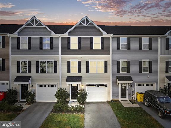 2nd image of 22 Snickers Ct