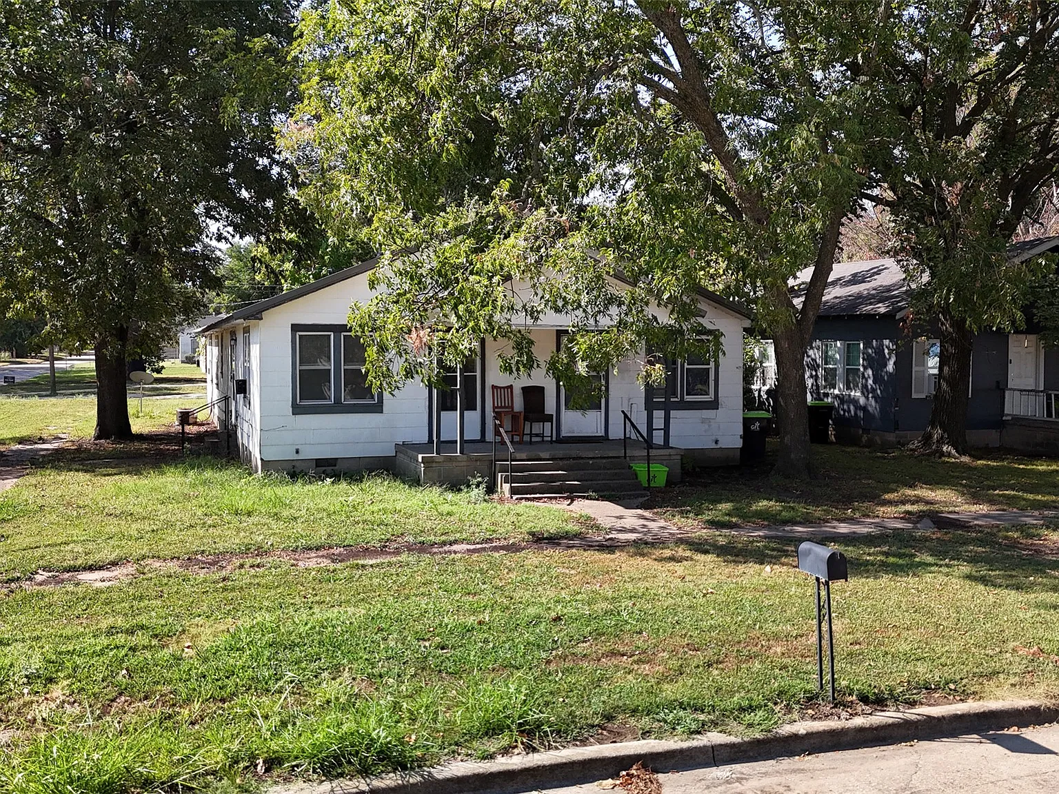 2 bed, 2.0 bath, 2201 sqft, $875 — Photo 2