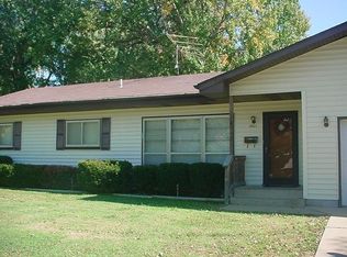 1401 Sheilah Ln, Monett, MO 65708