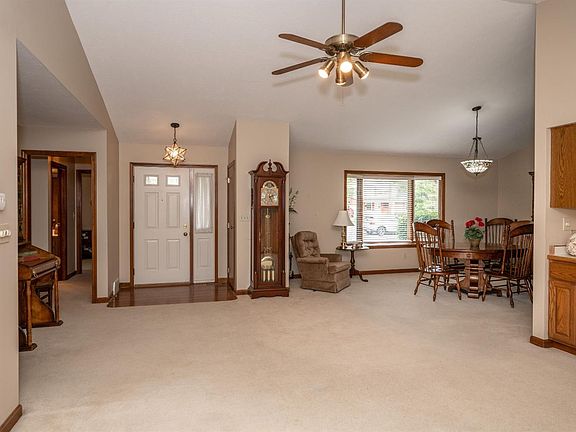 3rd image of 521 Vinnedge Ct
