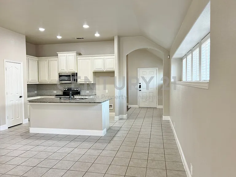 6613 Meadow Glen Dr — Photo 3
