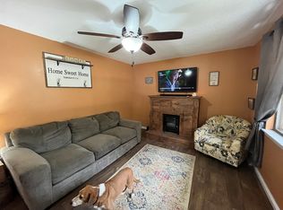 1762 Cedar Ln, Holts Summit, MO 65043