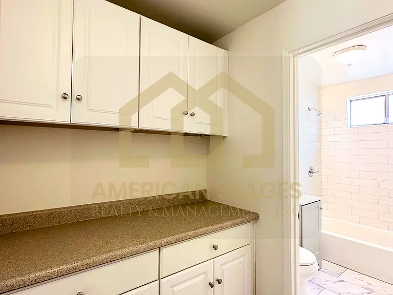 517 N South St — Photo 8