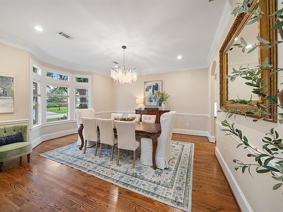 5th image of 1363 Chippendale Rd