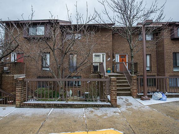 2nd image of 3006 Gentain Ct NE