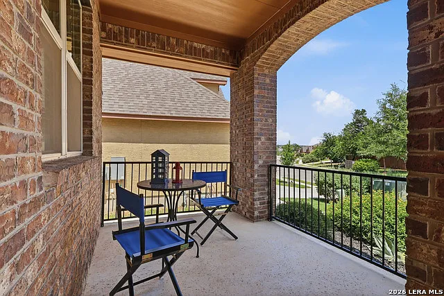 3 bed, 3.0 bath, 2110 sqft, $3,000 — Photo 2