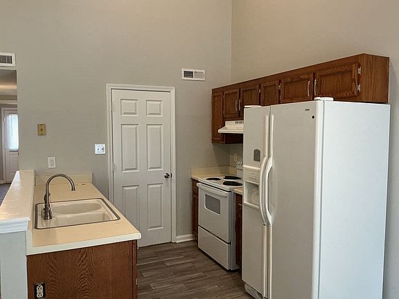 2nd image of 19 Countryside Dr