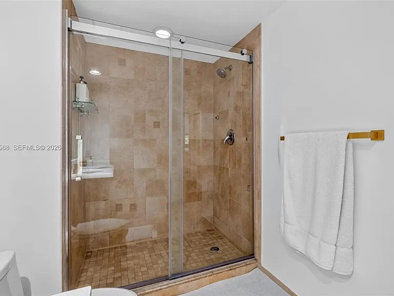 2000 N Bayshore Dr #306 — Photo 16