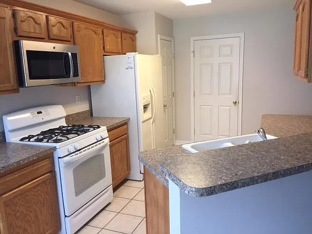3 bed, 1203 sqft, $1,800 — Photo 4