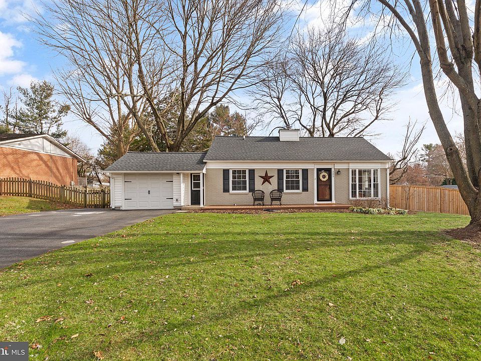 1st image of 205 Wakefield Dr