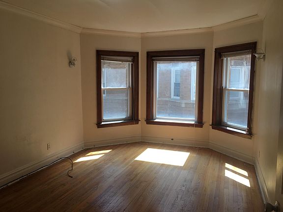 3rd image of 1422 1/2 S Austin Blvd APT 1E