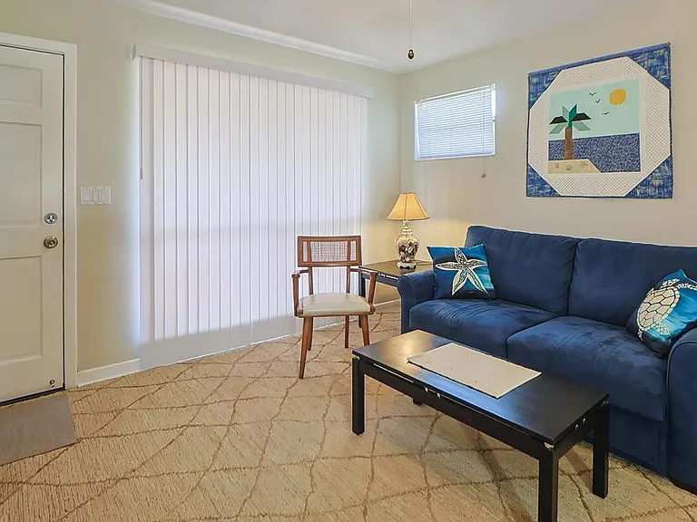 10 Barcelona Ave — Photo 7