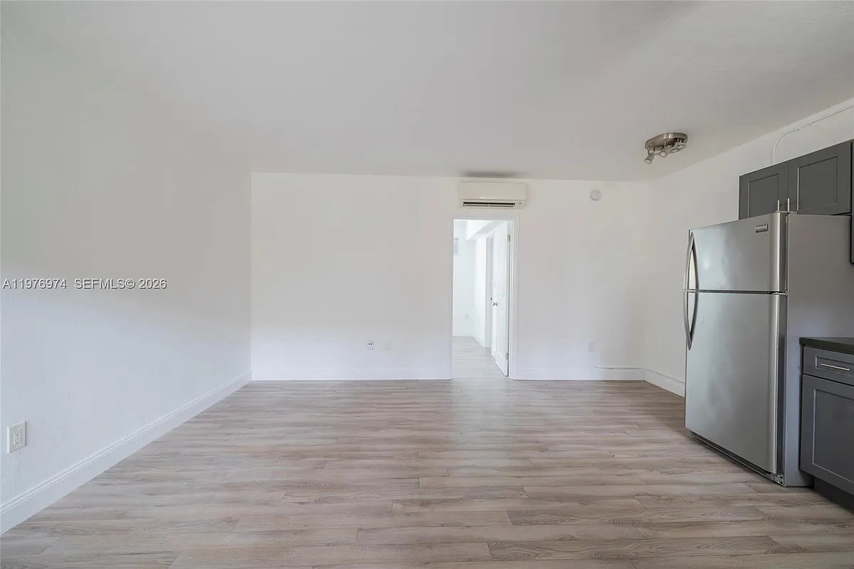 Building Photo - 7901 SW 64th Ave #2