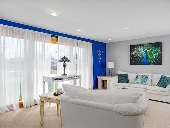 5th image of 70 Sunbriar Dr
