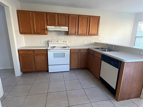 4th image of 5622 Village Arbour Dr