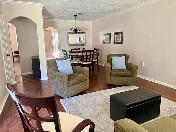 3rd image of 2131 Park Dr