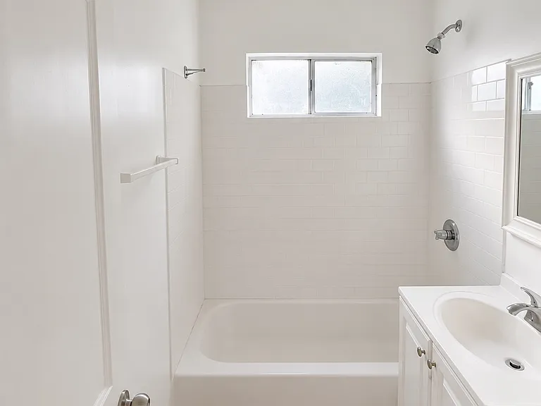 2531 Hillcrest Dr #2533-1/2 — Photo 10
