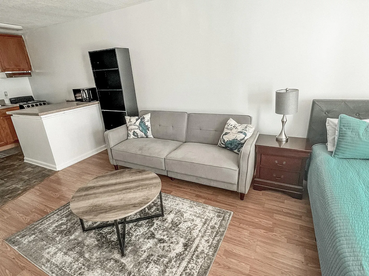 Garland Studio Apartments — Photo 1