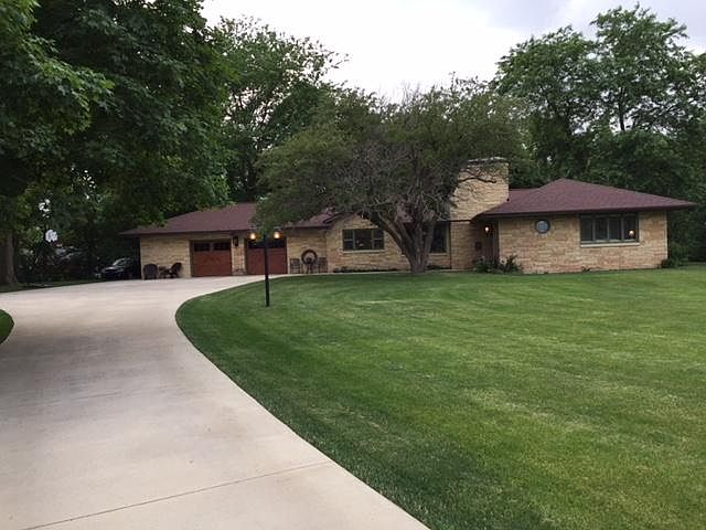 1st image of 21 Maple Heights Dr