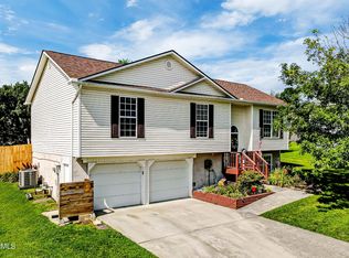 7575 Rising Brooks Ln, Knoxville, TN 37918