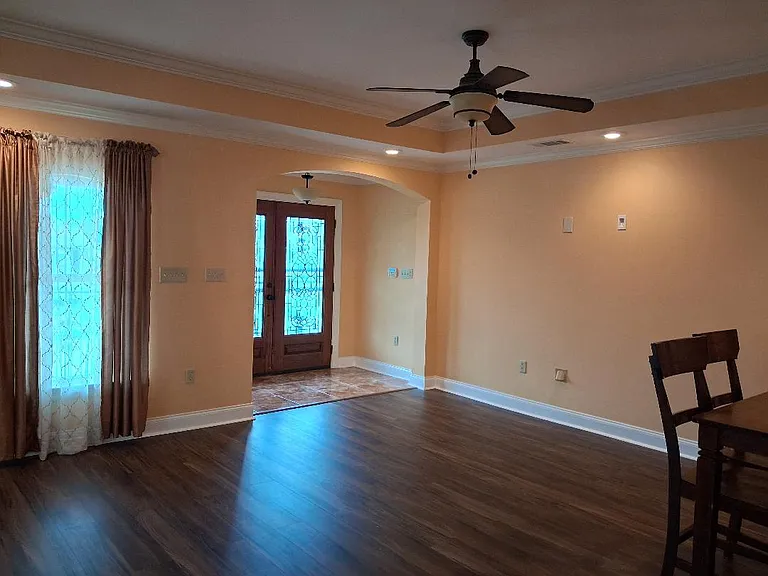 Living room/ Dining rool