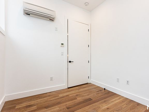 5th image of 128 Montrose Ave Unit 108