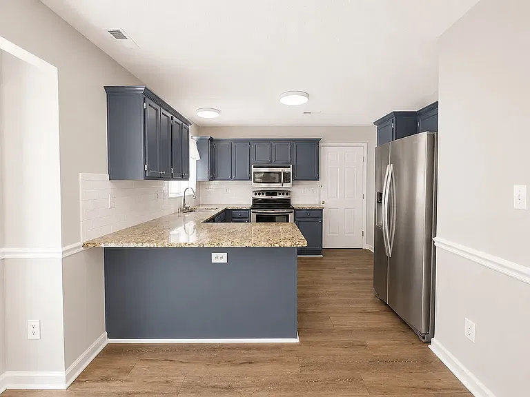 11000 Atrium Way — Photo 5