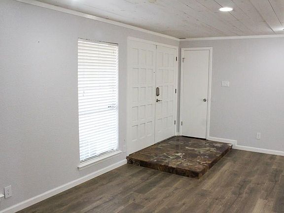 3rd image of 1507 Pine Knoll Dr