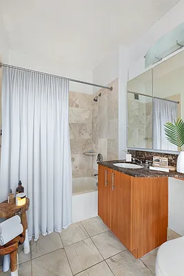 Rented by Greystar | media 7